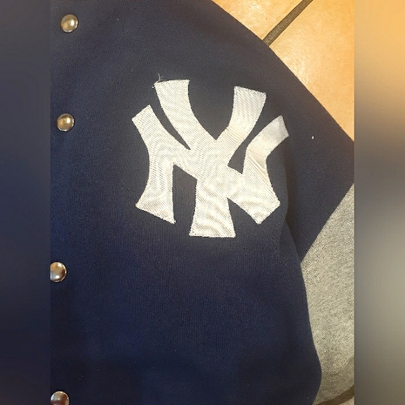 NWOT Yankees Button-Down Jacket - Picture 4 of 5